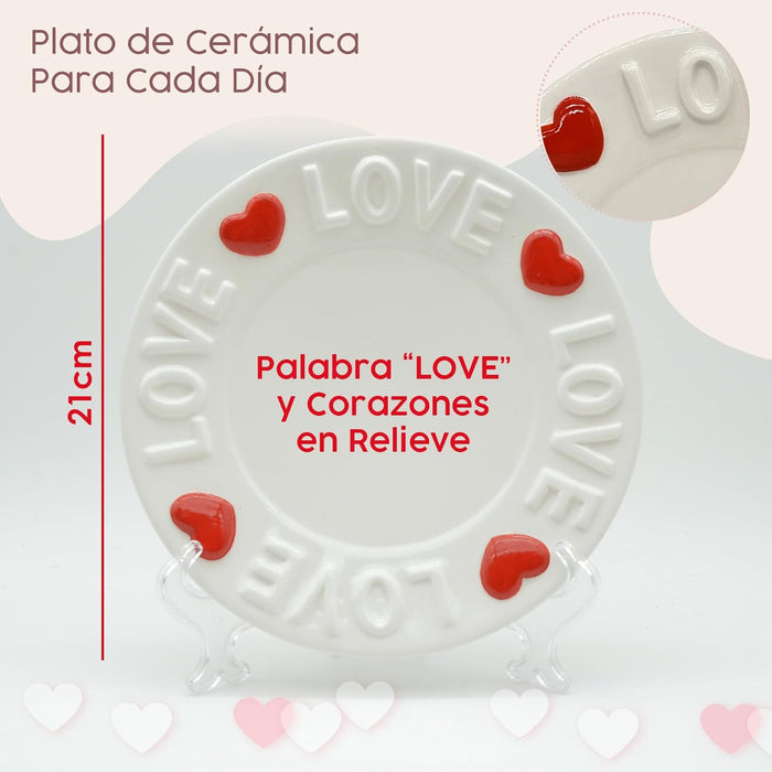Plato de cerámica LOVE de 20 cm con diseño romántico y corazones en relieve.