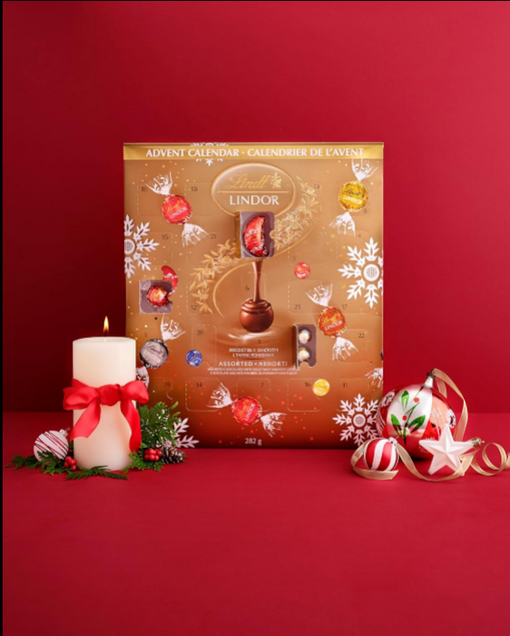Gran Calendario de Adviento Lindt LINDOR con Tarjeta Cia&Co, 300g de bombones surtidos. Un regalo premium con 24 sorpresas de chocolate con corazón cremoso para Navidad.