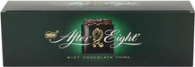 After Eight de Nestlé, la clásica caja de 300g con finas láminas de exquisito chocolate negro que envuelven un cremoso y refrescante relleno de menta, con cacao sostenible. After Eight - uso
