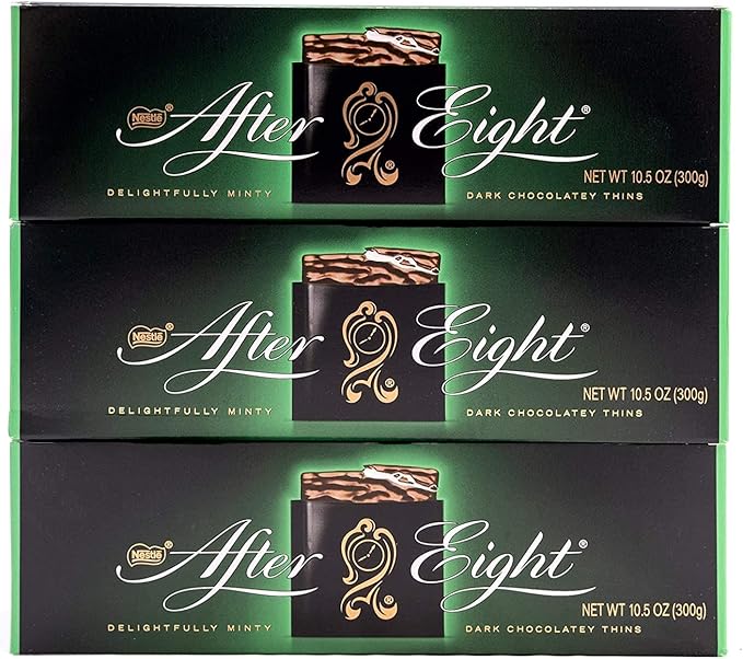Pack Ahorro de 3 Cajas de After Eight, con un total de 900g de finas láminas de chocolate negro y menta, ideal para eventos, para compartir o para tener siempre tu capricho. After Eight - frontal
