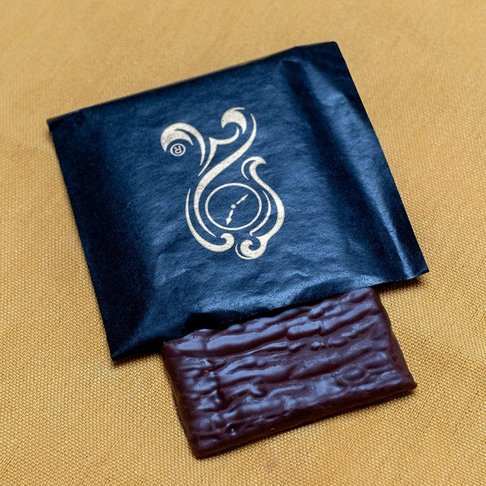 Pack Ahorro de 3 Cajas de After Eight, con un total de 900g de finas láminas de chocolate negro y menta, ideal para eventos, para compartir o para tener siempre tu capricho. After Eight - uso