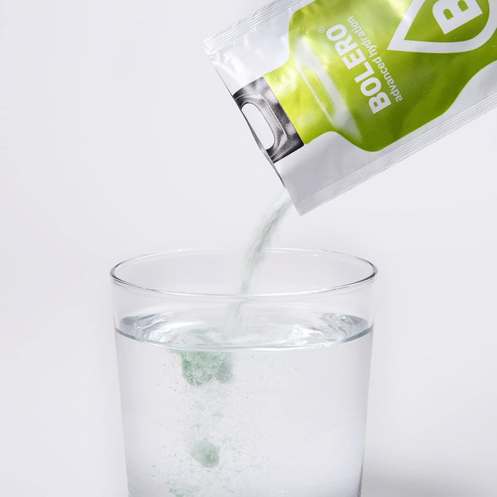 Bolero Bebida Instantánea Sabor Lima, Caja de 24x9g. Un refresco en polvo bajo en calorías y sin azúcar con Stevia, ideal para la hidratación diaria o durante el deporte. Bolero - detalle