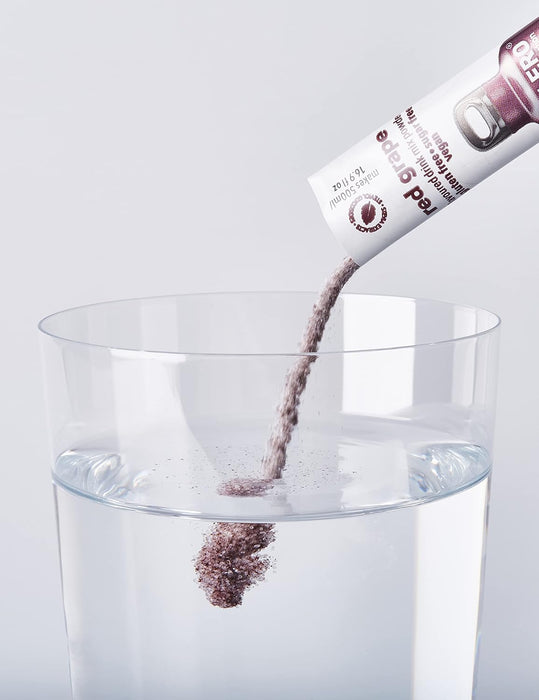 Bolero Sticks Sabor Uva Roja, Caja de 12x3g. Bebida en polvo sin azúcar, baja en calorías y con Stevia para una hidratación refrescante y saludable. Bolero - detalle