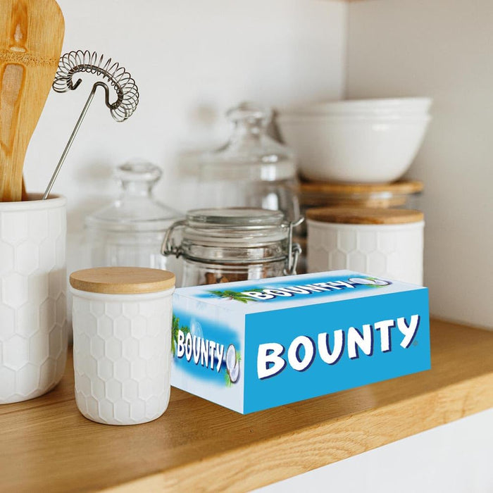 Bounty, la chocolatina de coco cubierta de chocolate con leche, pack de 24 barritas de 57g. Un snack exótico y delicioso ideal para disfrutar en cualquier momento y lugar. Bounty - extra