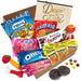 Cajita Regalo con +20 Chocolates y Chuches Cia&Co. Un surtido de primeras marcas con Kinder, Oreo, Haribo y Lacasitos, ideal para regalar en cumpleaños con tarjeta personalizada. Cia&Co - frontal