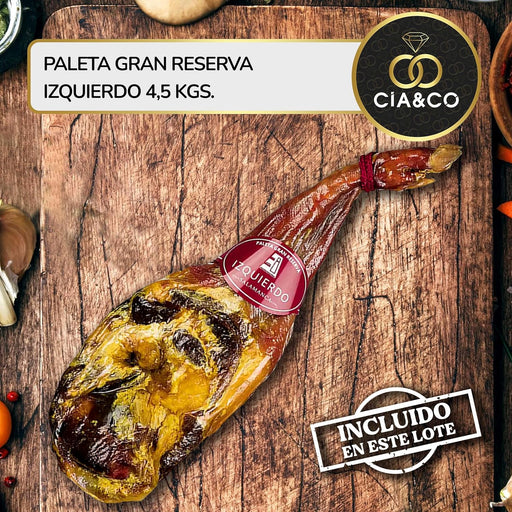 Cesta de Navidad con Paleta Ibérica Cebo Cia&Co Lote A302. Un regalo gourmet de prestigio con una Paleta Ibérica de Cebo, bebidas premium, ibéricos, queso y un gran surtido de dulces. Cia&Co - pack