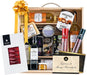 Cesta de Navidad en Caja de Madera Cia&Co Lote A723. Un regalo gourmet con Paleta Serrana, Cava, vino, ibéricos, queso y dulces. Presentado en una elegante caja de madera reutilizable. Cia&Co - frontal