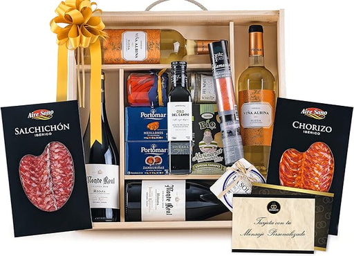 Cesta de Navidad Gourmet en Caja de Madera Cia&Co Lote A722. Un regalo premium con Paleta Ibérica, Cava, vinos, ibéricos, queso y un gran surtido de dulces en una caja de madera de lujo. Cia&Co - frontal