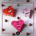 Corazón de Bombones LaCasa y Mr. Wonderful. Caja con diseños y mensajes románticos aleatorios. Incluye bombones de chocolate con leche y almendra y tarjeta personalizable Cia&Co. Cia&Co - uso