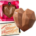 Corazón de Chocolate con Leche 3D Cia&Co, 110g. Figura de diseño geométrico sin gluten ni aceite de palma, con tarjeta personalizable, ideal como regalo para el Día de la Madre. Cia&Co - frontal