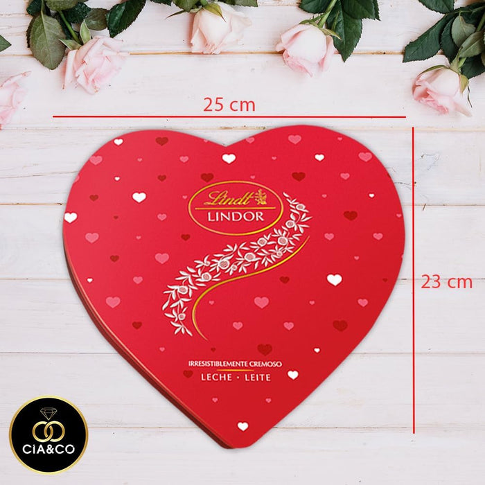 Lata de Corazón con 250g de Bombones Lindt Lindor y Tarjeta Personalizable Cia&Co. Un regalo de San Valentín o aniversario con cremosos bombones de chocolate con leche. Cia&Co - presentacion