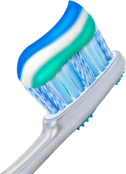 Colgate Triple Acción, pack de 6 pastas de dientes de 75ml. El dentífrico con flúor para toda la familia que protege contra la caries, blanquea los dientes y refresca el aliento. Colgate - detalle