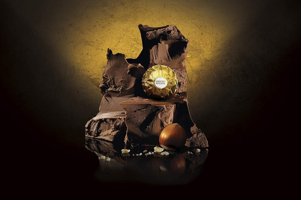 Ferrero Rocher, Caja de 30 Bombones de Chocolate con Leche y Avellanas (375g). Un clásico atemporal ideal para regalar en Navidad o cualquier ocasión especial y compartir en familia. Ferrero Rocher - lateral