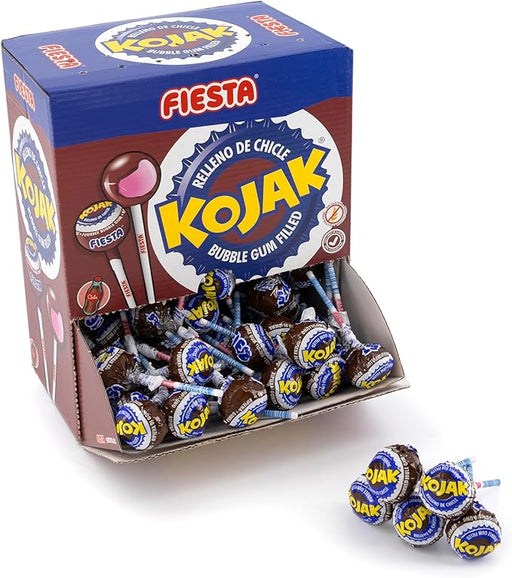 Caja Expositora de 100 Caramelos Kojak sabor Cola de Fiesta. El clásico caramelo con palo relleno de chicle, ahora con el refrescante y delicioso sabor a refresco de cola. Fiesta - frontal