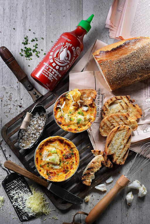 Flying Goose Sriracha Salsa de Chile Picante (455ml): El condimento tailandés original y más famoso para dar un toque de sabor picante y ajo a todos tus platos. Flying Goose - pack