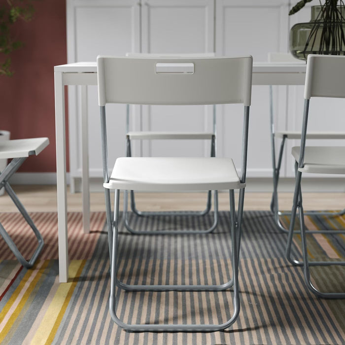 Ikea GUNDE Pack de 2 Sillas Plegables, Blanco. La solución de asientos extra más práctica y económica para tu hogar. Ligeras, resistentes y fáciles de guardar en cualquier rincón. Ikea - extra