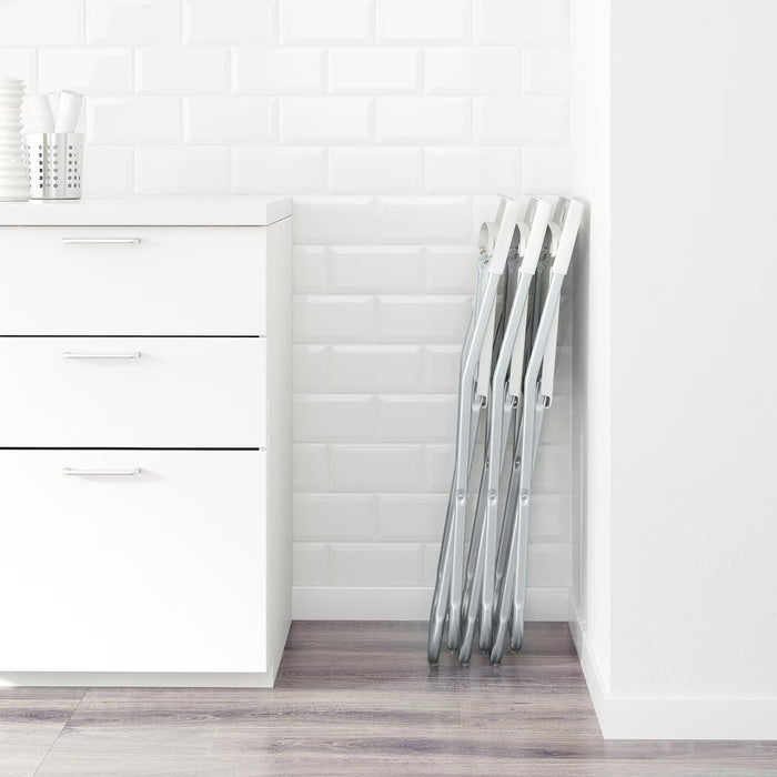 Ikea GUNDE Pack de 2 Sillas Plegables, Blanco. La solución de asientos extra más práctica y económica para tu hogar. Ligeras, resistentes y fáciles de guardar en cualquier rincón. Ikea - lateral