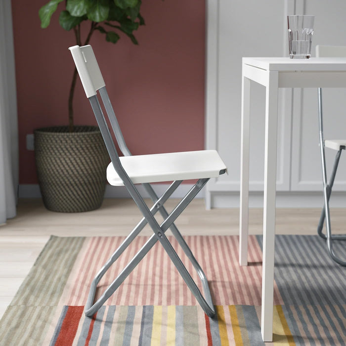 Ikea GUNDE Pack de 2 Sillas Plegables, Blanco. La solución de asientos extra más práctica y económica para tu hogar. Ligeras, resistentes y fáciles de guardar en cualquier rincón. Ikea - presentacion