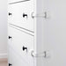 Ikea UNDVIKA Bloqueo de Seguridad Multiusos, Blanco. La solución fácil y eficaz para proteger a tu hijo de los peligros del hogar, evitando que abra frigoríficos, cajones y armarios. Ikea - detalle