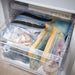 Pack de 50 Bolsas de Plástico Reutilizables IKEA ISTAD con Cierre. Incluye dos tamaños prácticos y un diseño moderno en colores gris y blanco para organizar tu cocina. Ikea - uso