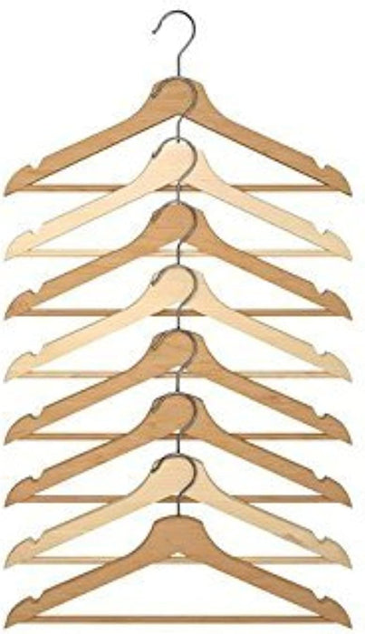 Pack de 8 Perchas de Madera Maciza IKEA BUMERANG en color Natural. Unas perchas robustas y con un diseño curvado para cuidar tu ropa y dar un toque cálido a tu armario. Ikea - pack