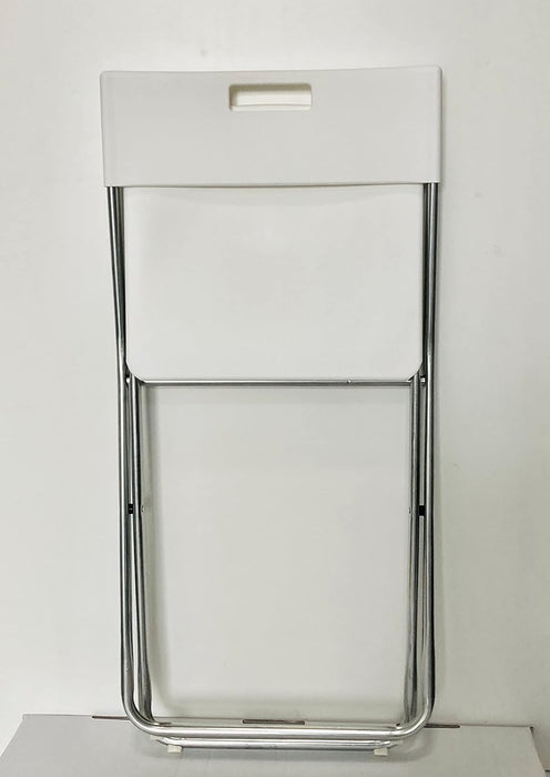Silla Plegable Gunde de Ikea en color Blanco. Diseño funcional y ligero, ideal para ahorrar espacio. Estructura de acero y asiento de plástico de polipropileno. Ikea - detalle