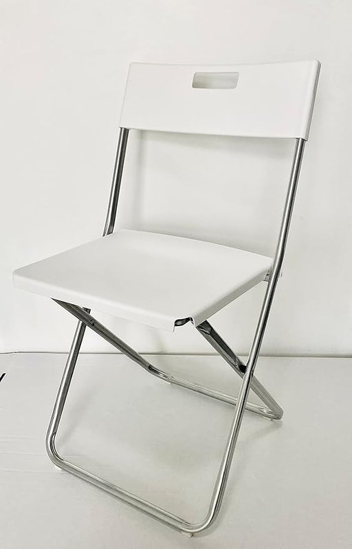 Silla Plegable Gunde de Ikea en color Blanco. Diseño funcional y ligero, ideal para ahorrar espacio. Estructura de acero y asiento de plástico de polipropileno. Ikea - frontal