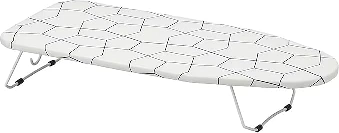 Tabla de Planchar de Mesa IKEA JÄLL. Una solución de planchado compacta (73x32 cm), plegable y con gancho para colgar, ideal para espacios pequeños y planchados rápidos. Ikea - frontal