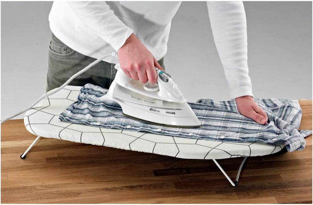 Tabla de Planchar de Mesa IKEA JÄLL. Una solución de planchado compacta (73x32 cm), plegable y con gancho para colgar, ideal para espacios pequeños y planchados rápidos. Ikea - ingredientes