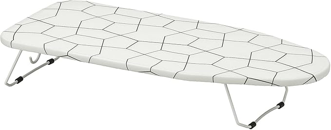 Tabla de Planchar de Mesa IKEA JÄLL. Una solución de planchado compacta (73x32 cm), plegable y con gancho para colgar, ideal para espacios pequeños y planchados rápidos. Ikea - uso