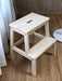 Taburete con Escalón IKEA BEKVÄM de Madera Maciza. Una escalerita robusta y versátil, ideal para alcanzar los estantes altos de la cocina o como asiento auxiliar. Ikea - frontal