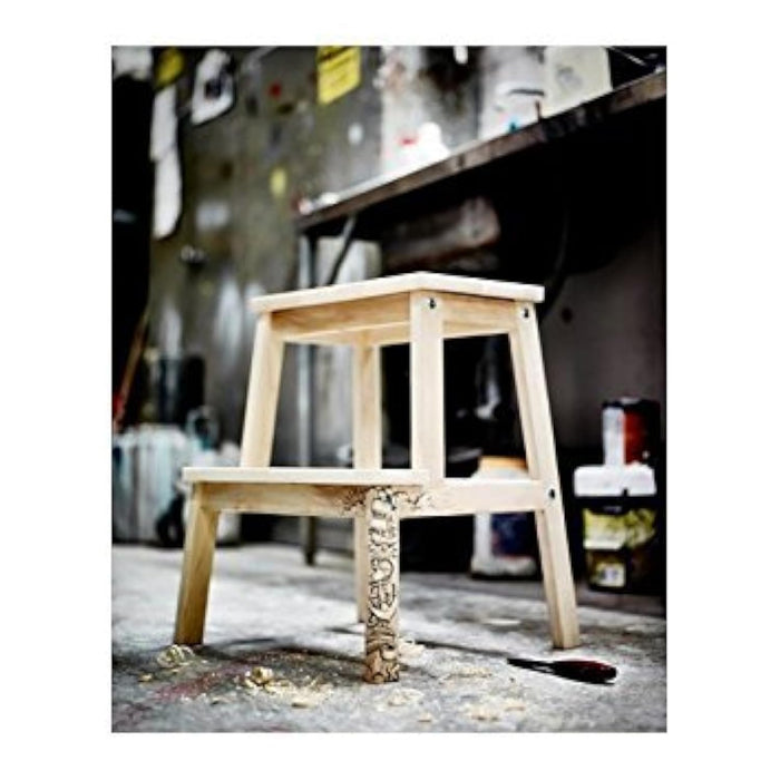 Taburete con Escalón IKEA BEKVÄM de Madera Maciza. Una escalerita robusta y versátil, ideal para alcanzar los estantes altos de la cocina o como asiento auxiliar. Ikea - pack