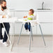 Trona para bebé IKEA ANTILOP, color blanco. Diseño seguro y funcional con patas de acero, cinturón de seguridad y bandeja extraíble. Ideal para hogar y restaurantes. Ikea - uso