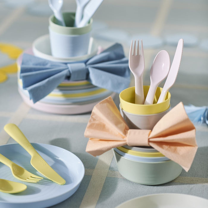 Vajilla Infantil Completa IKEA KALAS de 36 piezas en colores pastel. Incluye 6 platos, 6 cuencos, 6 vasos y 18 cubiertos de plástico sin BPA, apta para microondas. Ikea - pack
