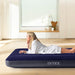 Intex Colchón Hinchable Individual Dura-Beam Classic Downy. Cama de aire de 99x191x25 cm con tecnología Fiber-Tech para un descanso estable y confortable en casa o de camping. Intex - lateral