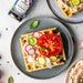 Salsa de Soja Tamari Kikkoman Sin Gluten en formato de 1 Litro. Fermentada naturalmente para un sabor umami intenso. Ideal para celíacos, veganos y cocina halal. Kikkoman - detalle