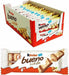 Caja de 30 paquetes de Kinder Bueno White. Cada paquete contiene 2 barritas de barquillo crujiente con relleno de leche y avellanas, cubiertas de chocolate blanco. Kinder - frontal
