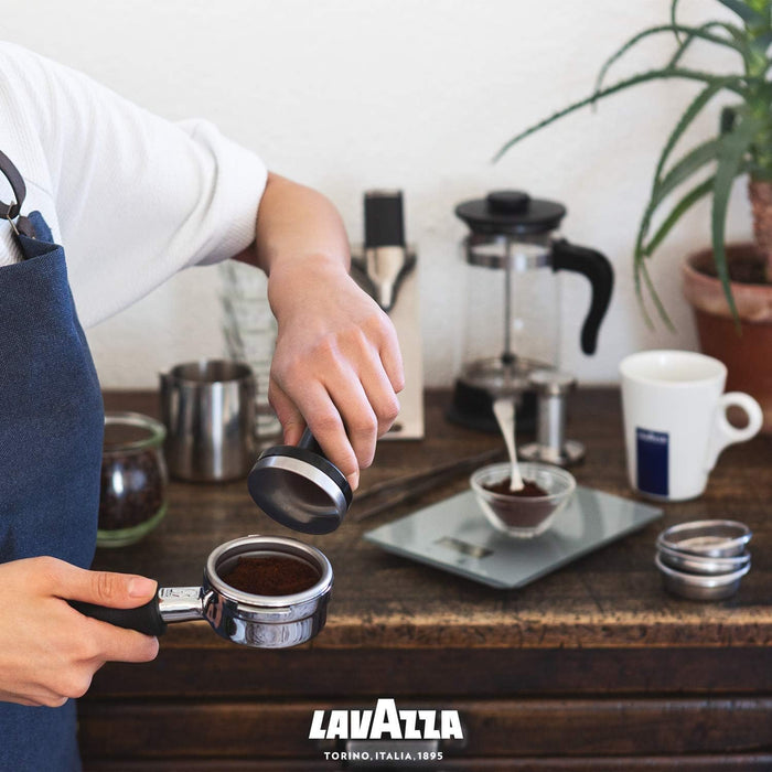 Pack Ahorro de 12 paquetes de Café Molido Lavazza Qualità Rossa (12x250g). El café italiano por excelencia, con notas de chocolate y un sabor rico y con cuerpo. Lavazza - pack