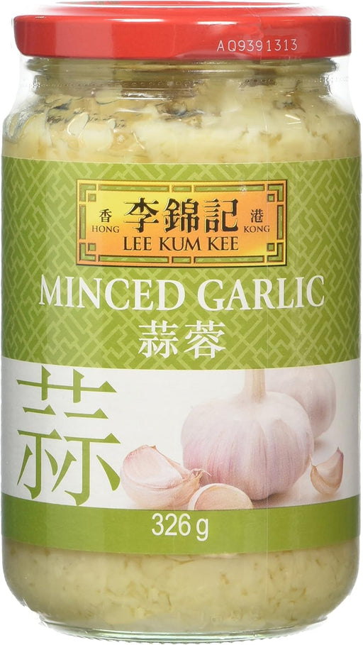 Ajo Picado en Aceite Lee Kum Kee (326 gr). Ajo deshidratado y picado, conservado en aceite de soja, listo para usar y añadir un intenso sabor a todas tus recetas. Lee Kum Kee - pack