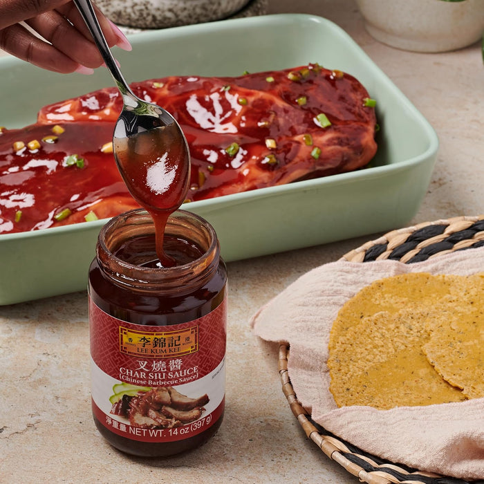 Lee Kum Kee Salsa Char Siu (Barbacoa China), 397g. La marinada auténtica para recrear el delicioso y laqueado cerdo asado cantonés (Char Siu) en tu propia casa de forma fácil. Lee Kum Kee - ingredientes