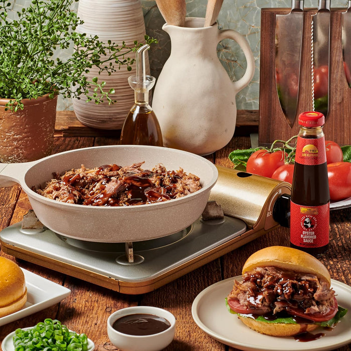 Lee Kum Kee Salsa de Ostra Panda Brand (255g): El secreto de la auténtica cocina asiática en tu casa, un condimento indispensable para salteados y marinados. Lee Kum Kee - uso