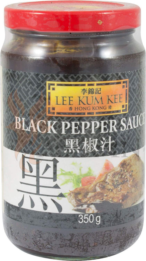 Lee Kum Kee Salsa de Pimienta Negra, 350g. Una salsa rica y aromática para recrear en casa los mejores platos de la cocina china, como el famoso "pollo a la pimienta negra". Lee Kum Kee - frontal