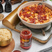 Lee Kum Kee Salsa Picante de Habas (Toban Djan), 368g. La auténtica pasta de chiles y habas fermentadas, ingrediente esencial para dar el sabor picante y umami de la cocina de Sichuan. Lee Kum Kee - detalle