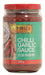 Pack de 3 Botes de Salsa de Chile con Ajo Lee Kum Kee (3x368g). Una salsa picante y aromática, ideal para dar un toque de sabor intenso a tus platos favoritos. Lee Kum Kee - pack