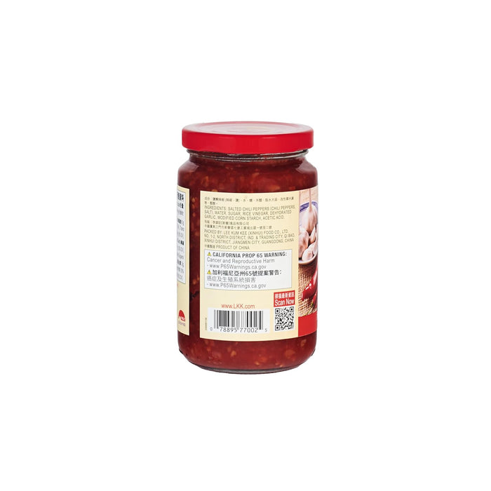 Salsa de Chili y Ajo Lee Kum Kee (368 g). Una salsa picante y sabrosa elaborada con chiles y ajo, ideal para dar un toque intenso y delicioso a tus platos. Lee Kum Kee - lateral