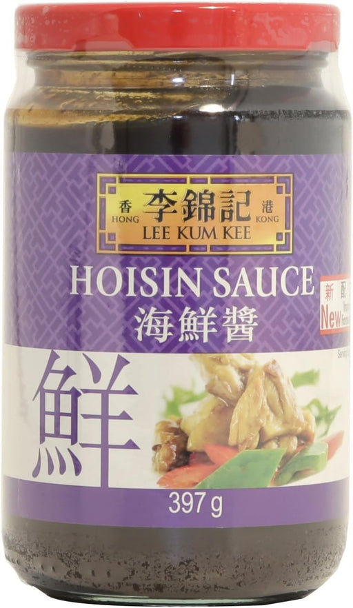 Salsa Hoisin Lee Kum Kee de 397 gr. Una salsa barbacoa china, dulce y salada, elaborada con soja fermentada, ideal para marinar, glasear o como salsa para dipear. Lee Kum Kee - frontal