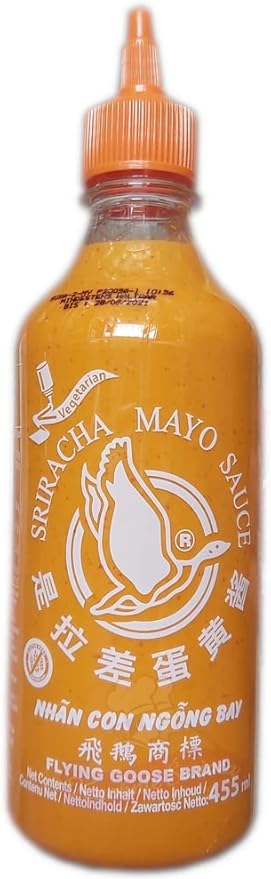 Flying Goose Sriracha Mayo Vegana (475ml): La salsa cremosa y picante perfecta para dipear, aderezar y dar un toque especial a tus hamburguesas, sushi y patatas. Lupsty - frontal