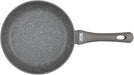 Menax Focus Sartén de 22 cm en Aluminio Forjado. Con 5 capas de antiadherente efecto piedra, es apta para inducción y es la sartén más versátil para cocinar para dos personas. Menax - pack
