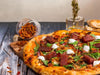 Molde para Pizza Menax de 30 cm. Una bandeja de horno fabricada en Italia, de aluminio con recubrimiento antiadherente de alta calidad para pizzas caseras deliciosas. Menax - detalle