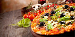 Molde para Pizza Menax Focus de 30 cm. Una bandeja de horno fabricada en Italia con 5 capas de revestimiento antiadherente efecto piedra para una pizza casera perfecta. Menax - detalle